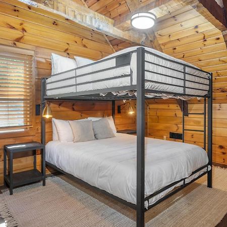 The Dudley Cabins By Avantstay Sevierville Extérieur photo